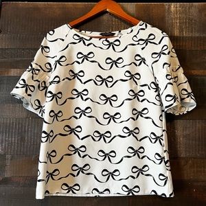 White & black bow top with ruffle sleeves. Great condition. Banana Republic